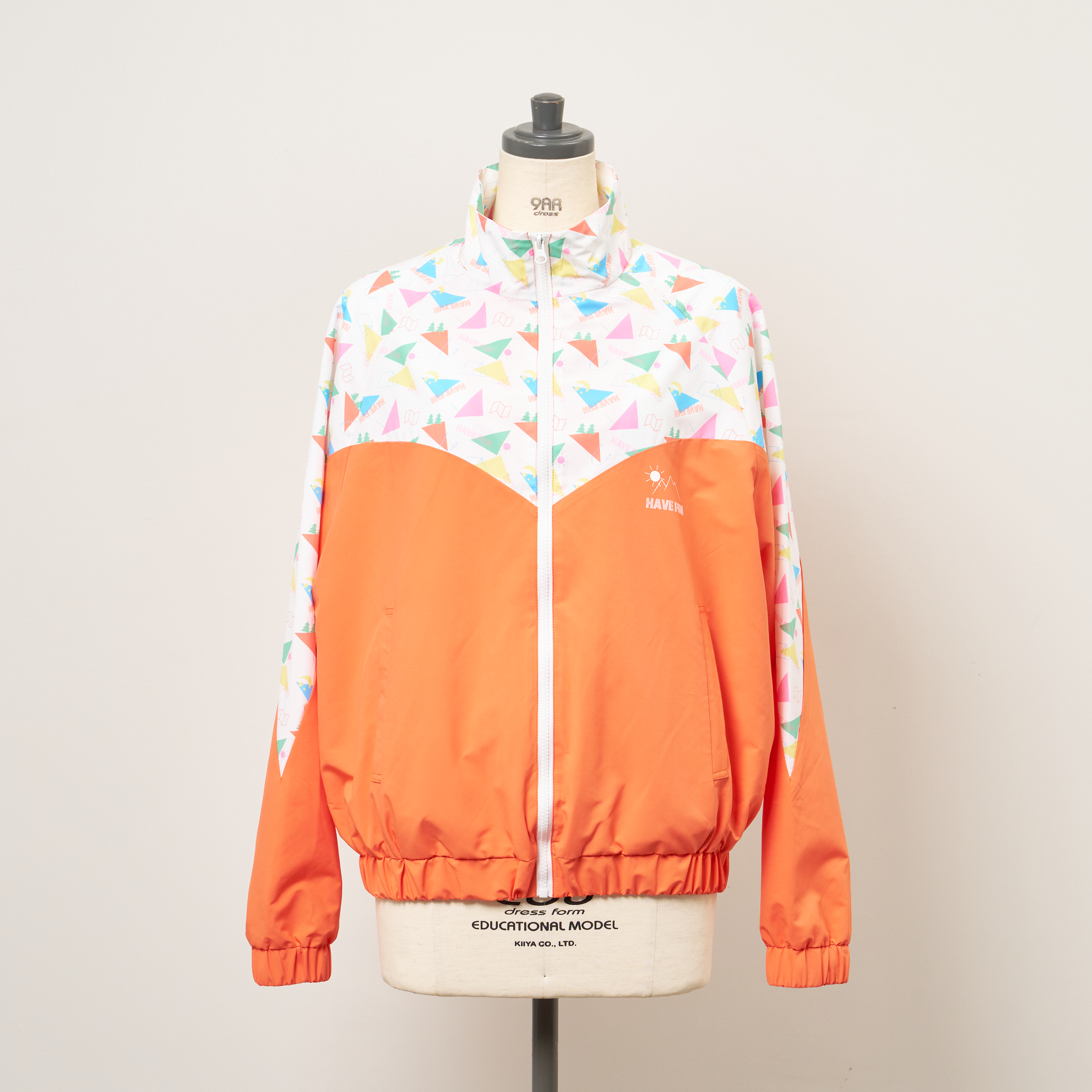 自由なデザイン展開が可能なオリジナルウインドブレーカーの画像